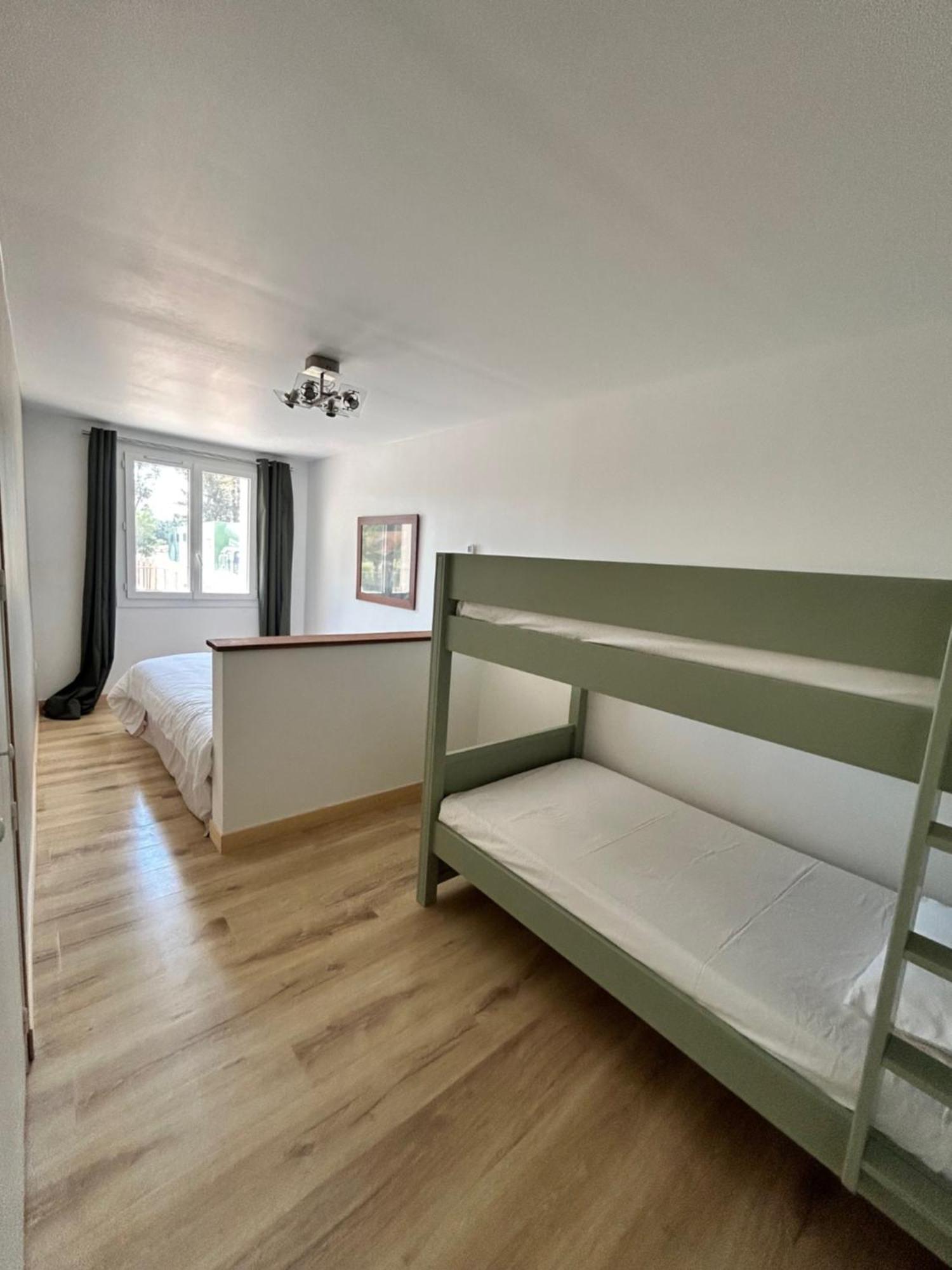 La Capucelle Bed & Breakfast Caderousse Bagian luar foto