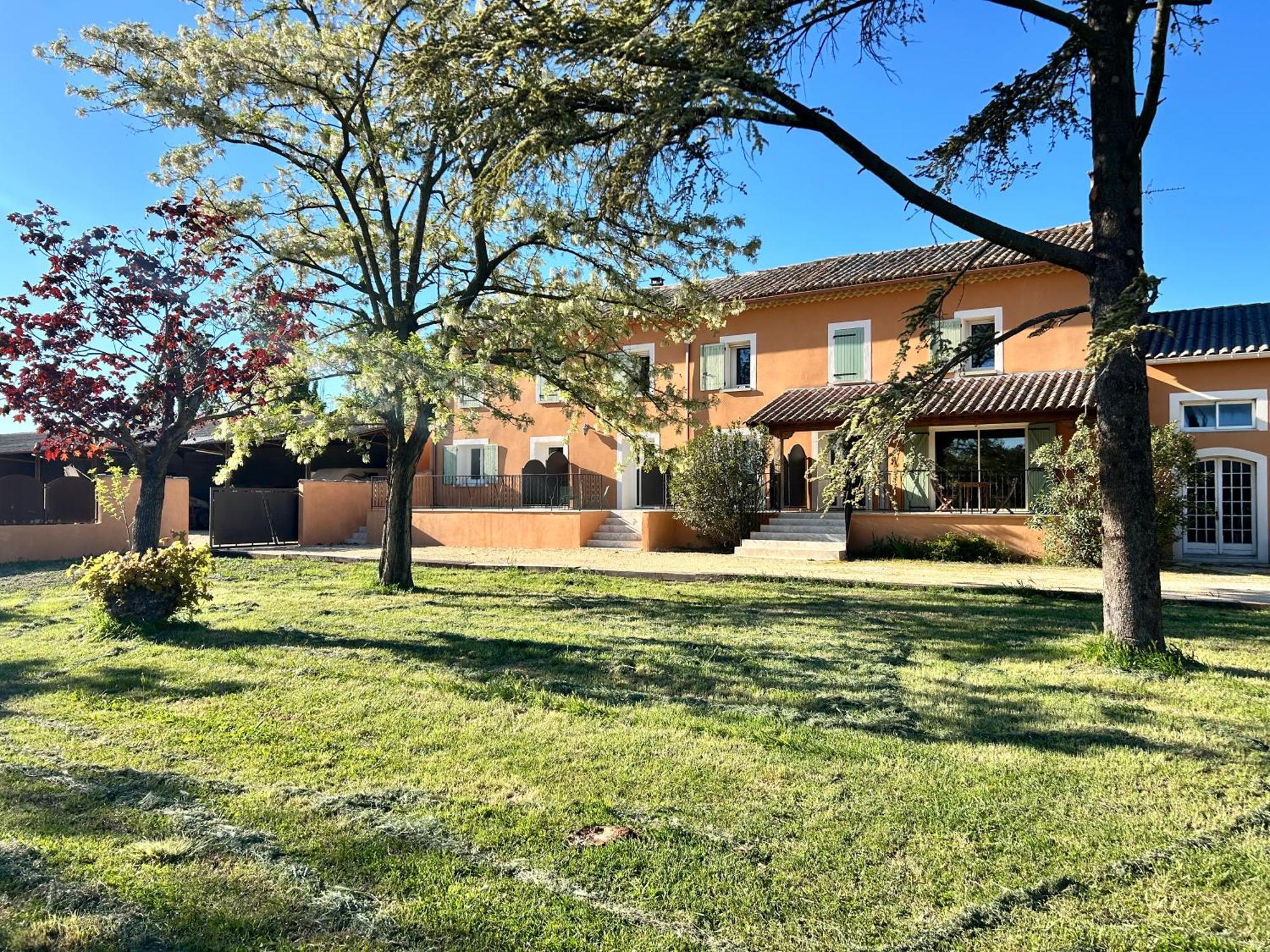 La Capucelle Bed & Breakfast Caderousse Bagian luar foto
