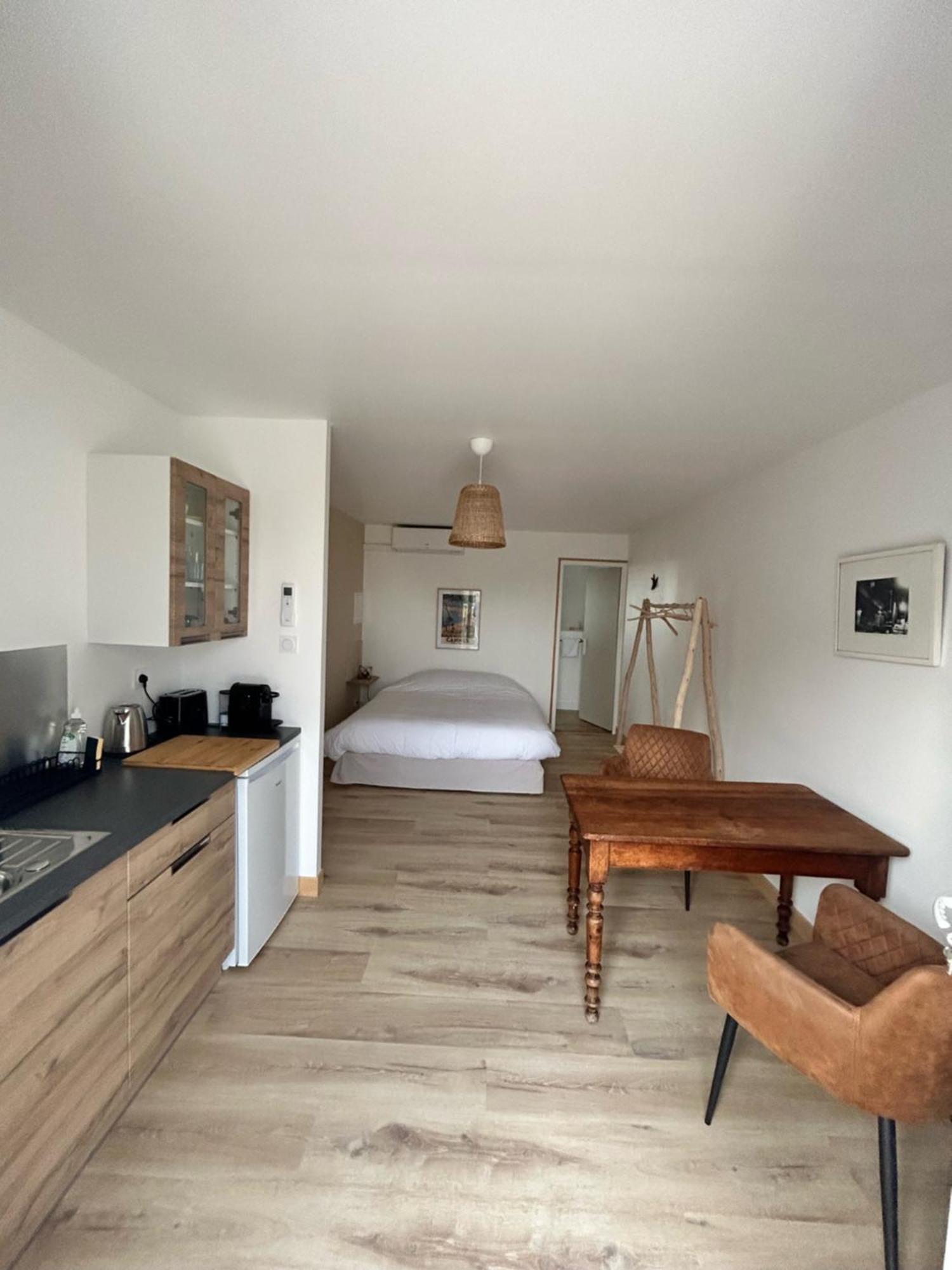 La Capucelle Bed & Breakfast Caderousse Bagian luar foto