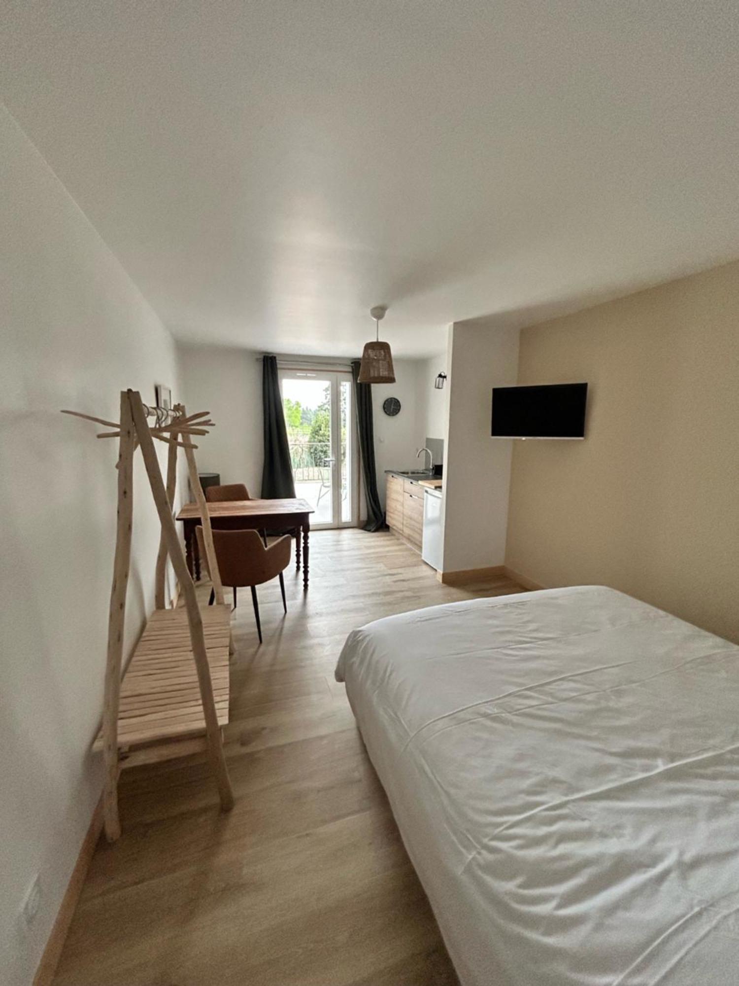 La Capucelle Bed & Breakfast Caderousse Bagian luar foto
